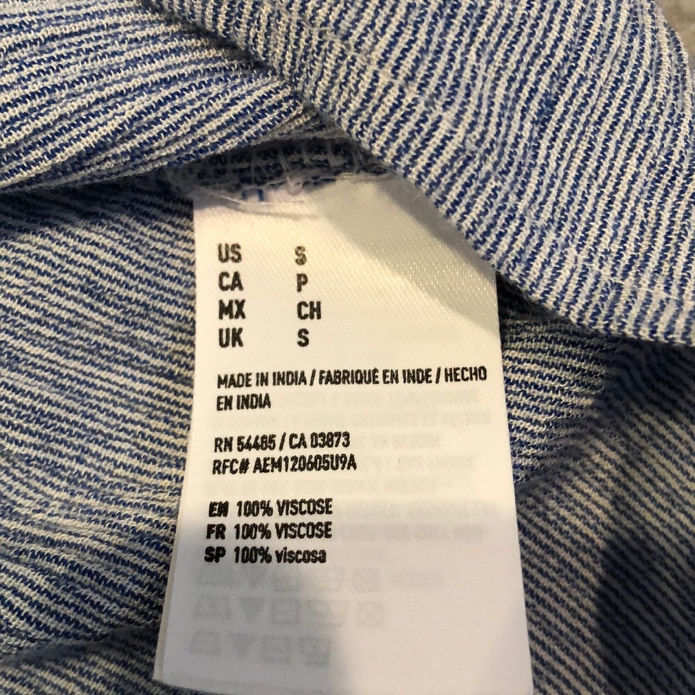 American Eagle Ruffle Top - Picture 6 of 6